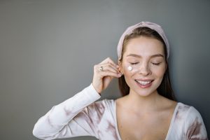Ce să ai în vedere pentru a alege o crema de ochi bună