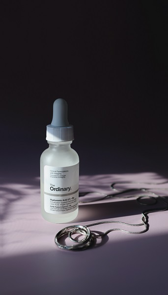 De ce orice femeie trebuie să folosească ser cu acid hialuronic?